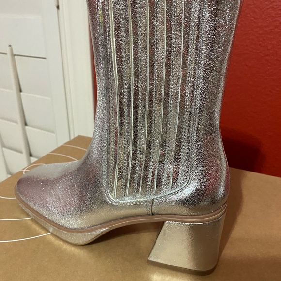 URBAN OUTFITTERS Silver Metallic AVA Square Toe Platform Chelsea Ankle Boots 7 - Picture 8 of 16